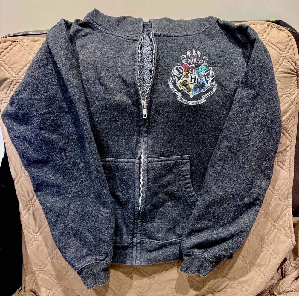 Universal Studios Harry Potter Hogwarts Crest Kids Zip-Up Hoodie Size M